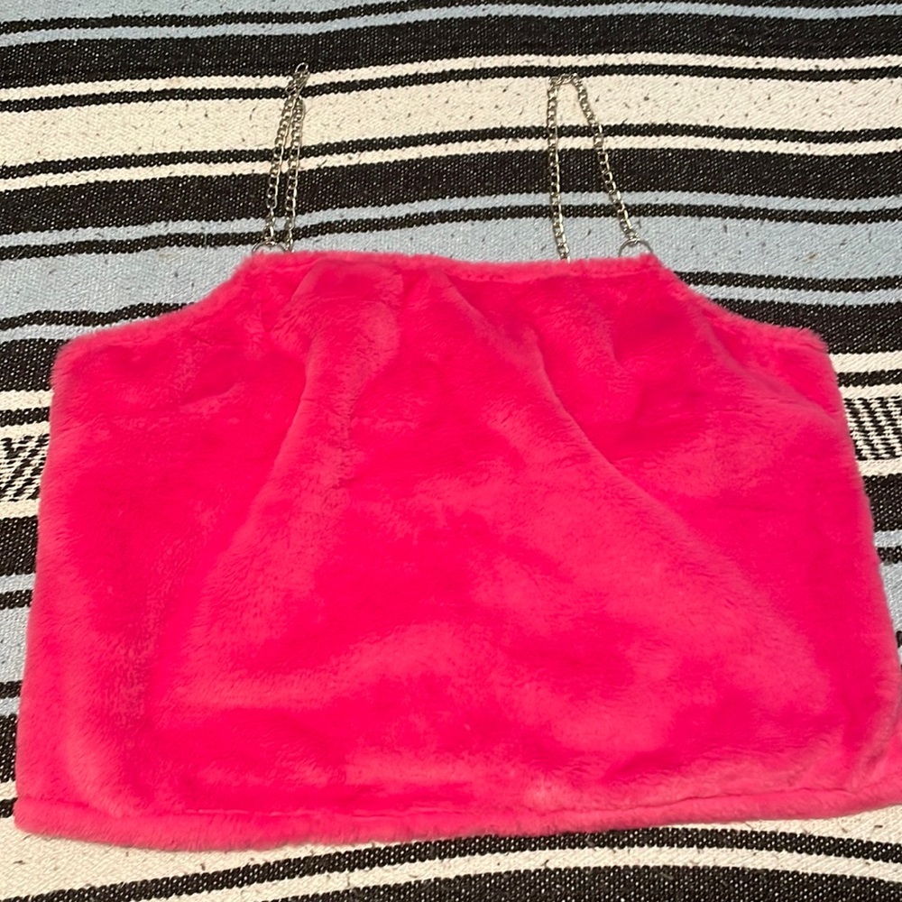 Hot pink fuzzy crop top with chain straps HOT TOPIC 3X